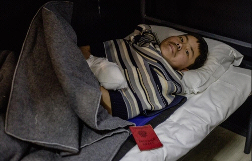 우크라이나군이 러시아 쿠르스크에서 생포한 북한군 [볼로디미르 젤렌스키 우크라이나 대통령 텔레그램 제공]